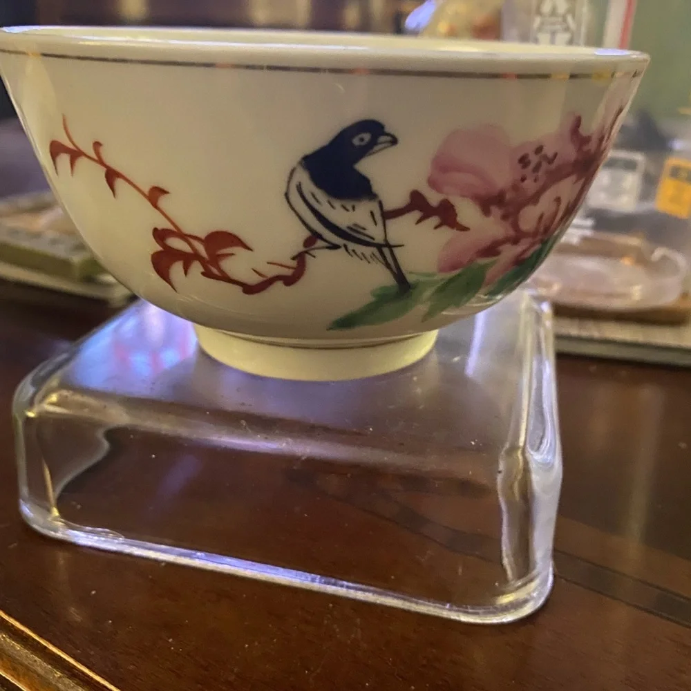Small Bowl. Made in China. Chinese characters, bird.‎